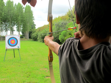 Initiation au tir à l'arc et terrain de sport du CG82